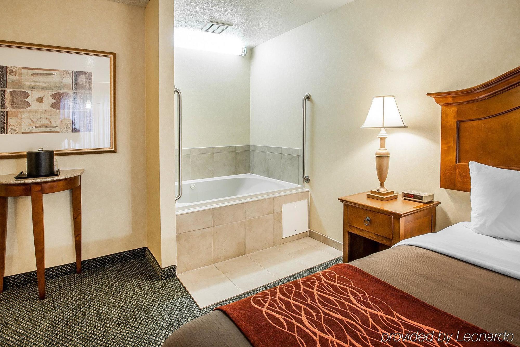 Comfort Inn Conference Center Hillsboro Buitenkant foto
