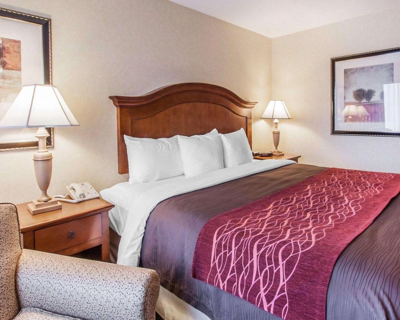 Comfort Inn Conference Center Hillsboro Buitenkant foto