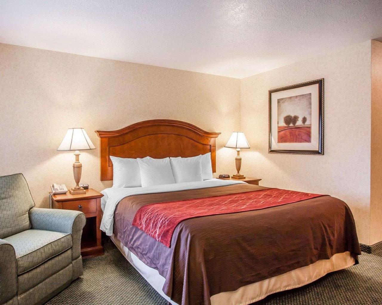Comfort Inn Conference Center Hillsboro Buitenkant foto