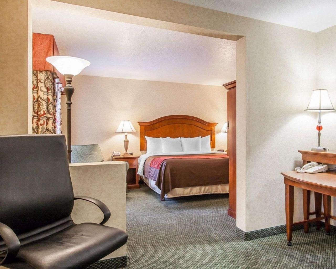 Comfort Inn Conference Center Hillsboro Buitenkant foto