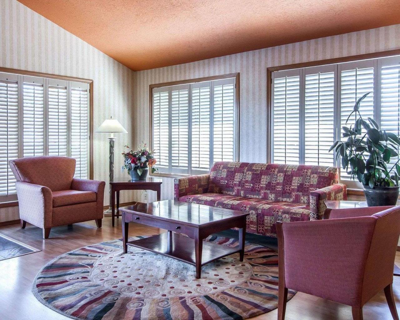 Comfort Inn Conference Center Hillsboro Buitenkant foto
