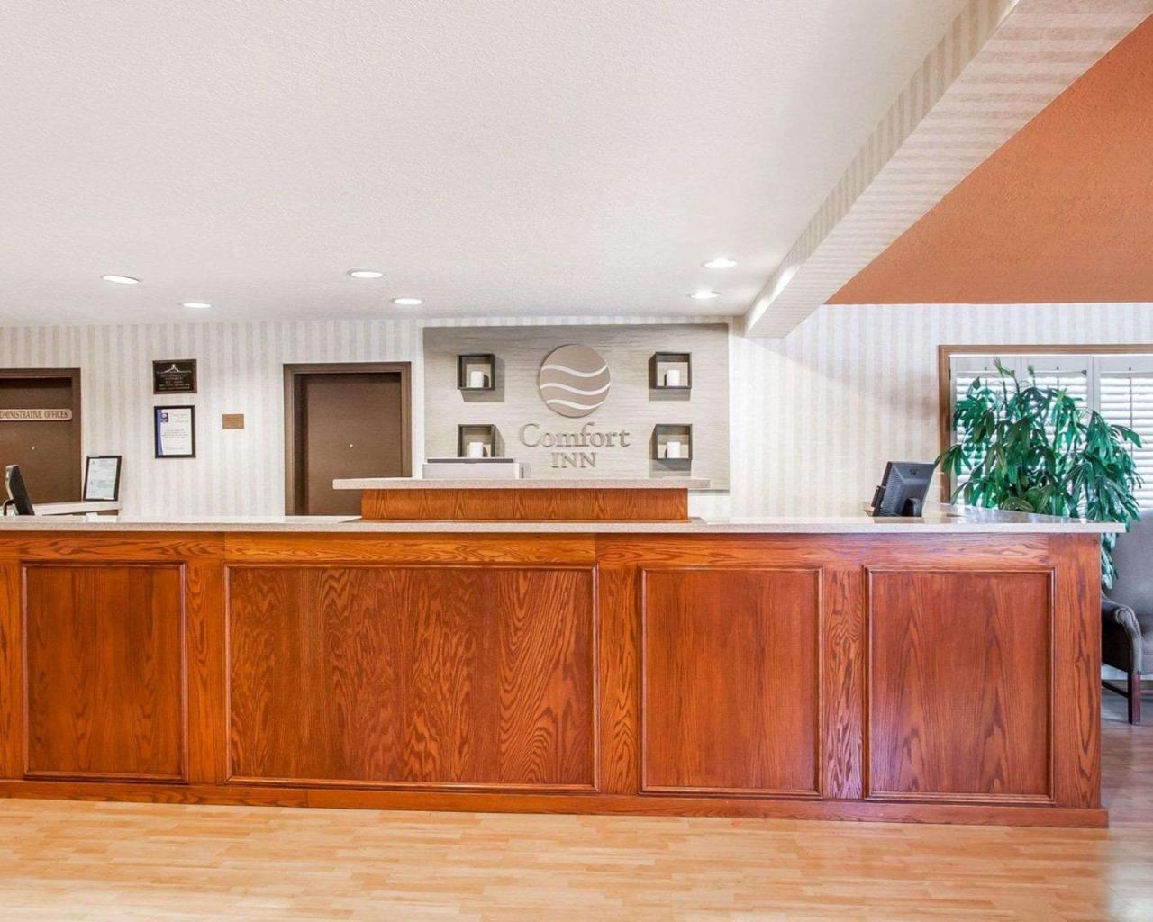 Comfort Inn Conference Center Hillsboro Buitenkant foto