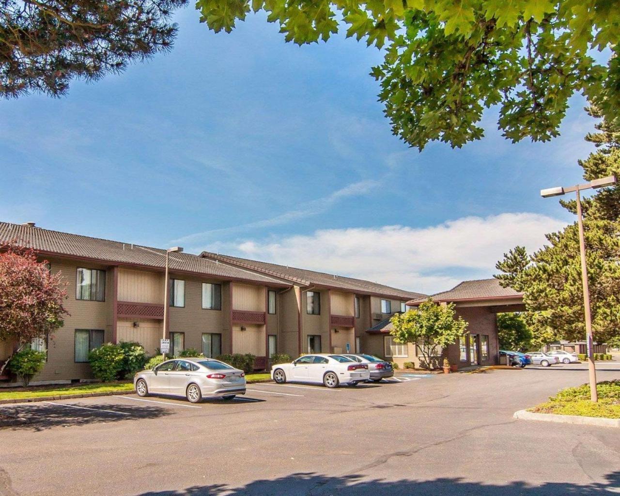 Comfort Inn Conference Center Hillsboro Buitenkant foto